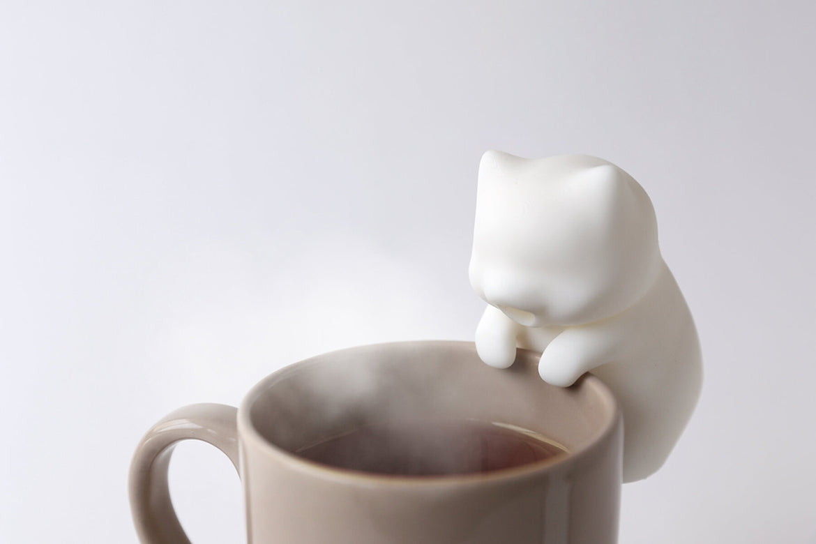 Cute Cat Gadget Cools Your Coffee with a Gentle Blow