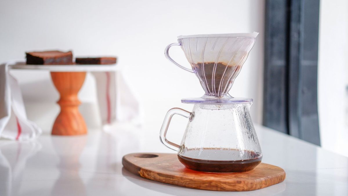 Pour Over vs Drip - The Coffee Connoisseur's Choice